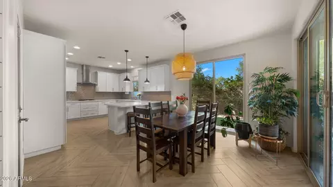 Dining - 4724 E Parkside Ln, Phoenix, AZ 85050 photo 1 of 2