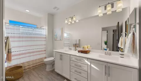 Bath - 4724 E Parkside Ln, Phoenix, AZ 85050 photo 3 of 4
