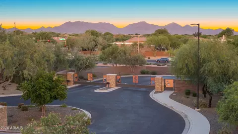 View/Area - 4724 E Parkside Ln, Phoenix, AZ 85050 photo 4 of 11