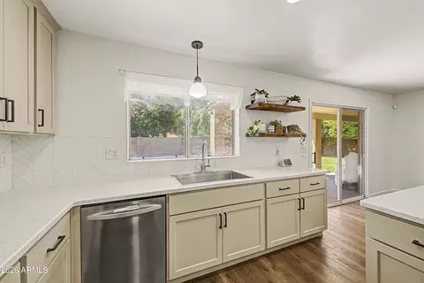 Kitchen - 4659 E Harwell St, Gilbert, AZ 85234 photo 3 of 5