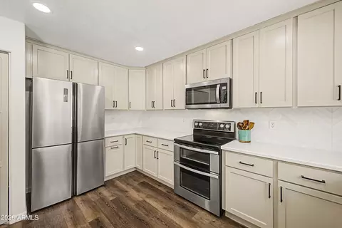 Kitchen - 4659 E Harwell St, Gilbert, AZ 85234 photo 2 of 5