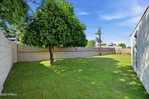 Exterior - 929 W Turney Ave, Phoenix, AZ 85013 photo 5 of 11