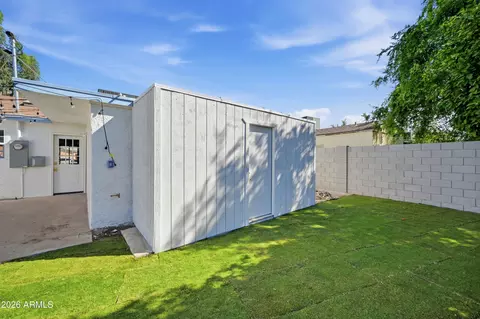 Exterior - 929 W Turney Ave, Phoenix, AZ 85013 photo 8 of 11