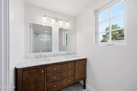 Bath - 929 W Turney Ave, Phoenix, AZ 85013 photo 3 of 4