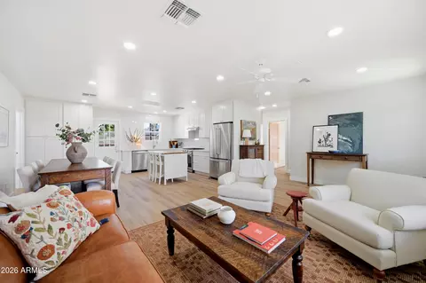 Living - 929 W Turney Ave, Phoenix, AZ 85013 photo 2 of 3