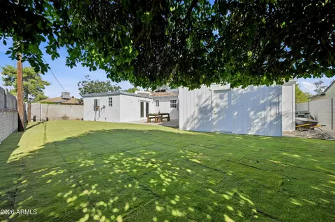 Exterior - 929 W Turney Ave, Phoenix, AZ 85013 photo 7 of 11