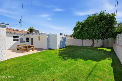 Exterior - 929 W Turney Ave, Phoenix, AZ 85013 photo 9 of 11
