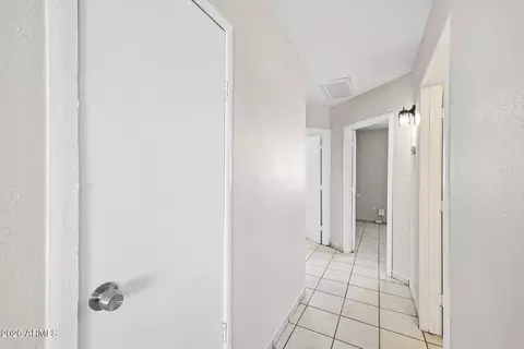 Entry Way - 1946 E Jones Ave, Phoenix, AZ 85040 photo 3 of 4