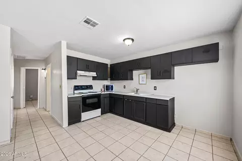 Kitchen - 1946 E Jones Ave, Phoenix, AZ 85040 photo 4 of 5