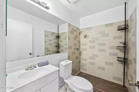 Bath - 1946 E Jones Ave, Phoenix, AZ 85040 photo 1 of 2