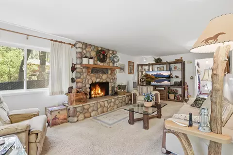 Living - 250 E Saddle Mountain Rd, Payson, AZ 85541 photo 1 of 3