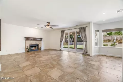 Living - 4564 E Chuckwalla Cyn, Phoenix, AZ 85044 photo 4 of 6