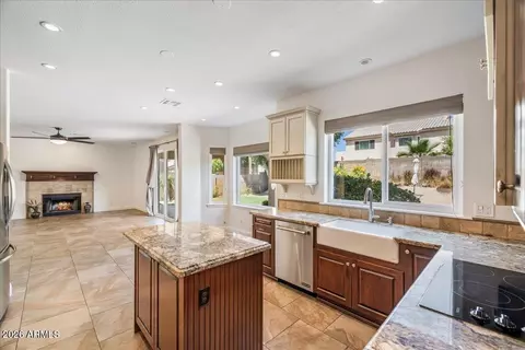 Kitchen - 4564 E Chuckwalla Cyn, Phoenix, AZ 85044 photo 7 of 8