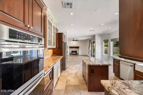 Kitchen - 4564 E Chuckwalla Cyn, Phoenix, AZ 85044 photo 1 of 8