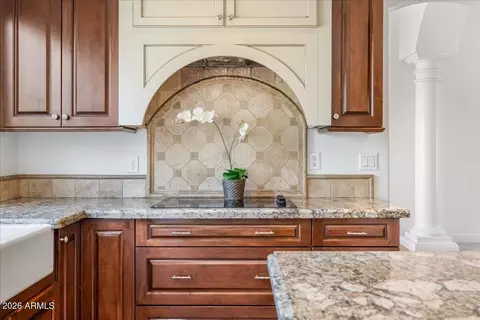 Kitchen - 4564 E Chuckwalla Cyn, Phoenix, AZ 85044 photo 4 of 8