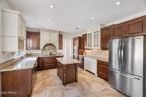 Kitchen - 4564 E Chuckwalla Cyn, Phoenix, AZ 85044 photo 6 of 8