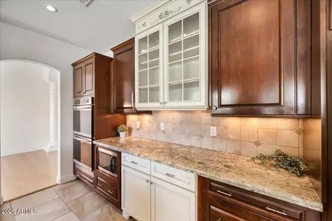 Kitchen - 4564 E Chuckwalla Cyn, Phoenix, AZ 85044 photo 2 of 8