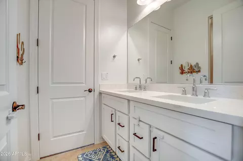 43607 N National Ct, New River, AZ 85087