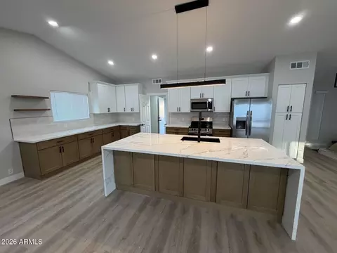 6726 N 79th Ave, Glendale, AZ 85303