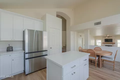 Kitchen - 4266 E Millbrae Ln, Gilbert, AZ 85234 photo 4 of 5