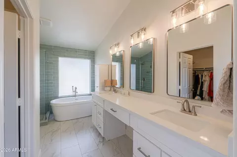 Bath - 4266 E Millbrae Ln, Gilbert, AZ 85234 photo 2 of 4