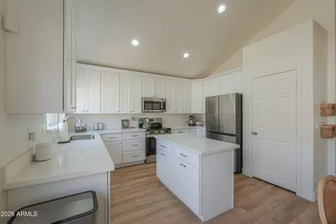 Kitchen - 4266 E Millbrae Ln, Gilbert, AZ 85234 photo 3 of 5