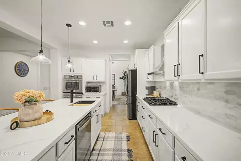 Kitchen - 3853 E Comstock Dr, Gilbert, AZ 85296 photo 3 of 4