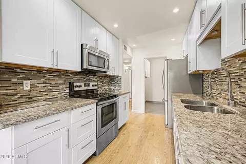 Kitchen - 6428 E Casper Rd, Mesa, AZ 85205 photo 2 of 3
