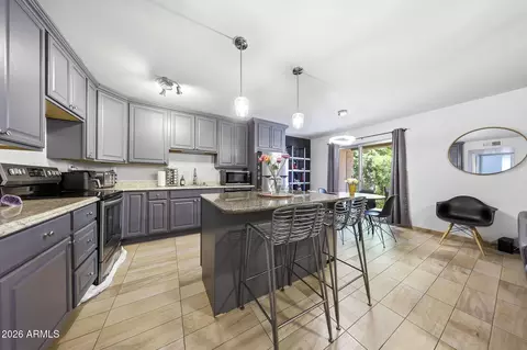 Kitchen - 5525 E Thomas Rd #N6, Phoenix, AZ 85018 photo 6 of 7