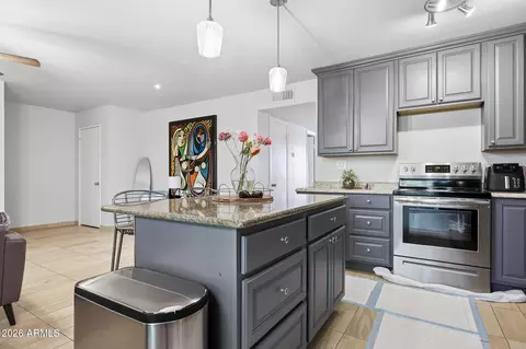 Kitchen - 5525 E Thomas Rd #N6, Phoenix, AZ 85018 photo 3 of 7