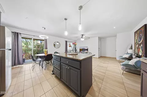 Kitchen - 5525 E Thomas Rd #N6, Phoenix, AZ 85018 photo 5 of 7