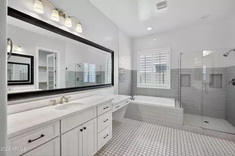 Bath - 4126 E Gable Ave, Mesa, AZ 85206 photo 2 of 7