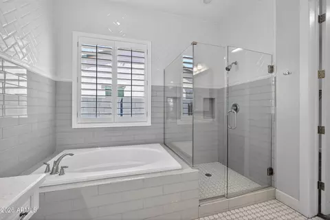 Bath - 4126 E Gable Ave, Mesa, AZ 85206 photo 4 of 7