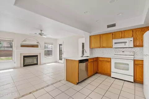 Kitchen - 4015 E Anderson Dr, Phoenix, AZ 85032 photo 2 of 4