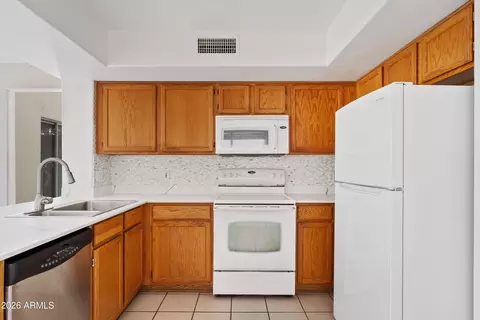 Kitchen - 4015 E Anderson Dr, Phoenix, AZ 85032 photo 3 of 4