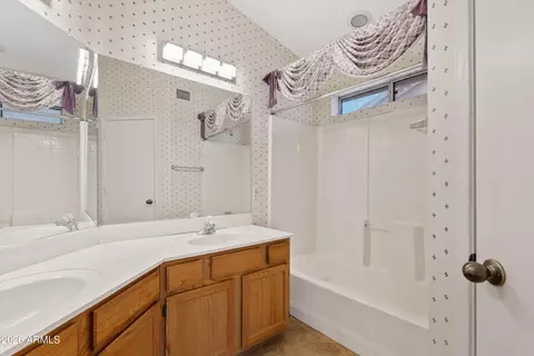 Bath - 4015 E Anderson Dr, Phoenix, AZ 85032 photo 1 of 3