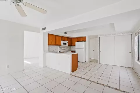 Kitchen - 4015 E Anderson Dr, Phoenix, AZ 85032 photo 4 of 4