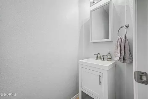 Bath - 4049 W Hackamore Dr, Phoenix, AZ 85083 photo 1 of 4