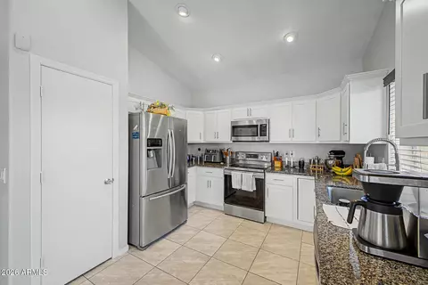Kitchen - 4049 W Hackamore Dr, Phoenix, AZ 85083 photo 2 of 4