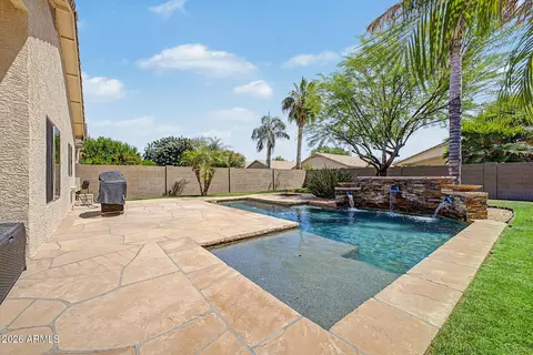 Exterior - 4049 W Hackamore Dr, Phoenix, AZ 85083 photo 5 of 9