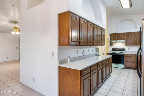 Kitchen - 2004 Concord --, Overgaard, AZ 85933 photo 2 of 3