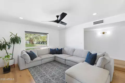 Living - 3601 E Cholla St, Phoenix, AZ 85028 photo 2 of 4