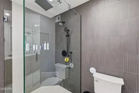 Bath - 3601 E Cholla St, Phoenix, AZ 85028 photo 2 of 4