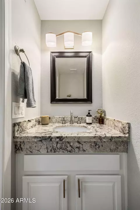 Bath - 4402 E Gatewood Rd, Phoenix, AZ 85050 photo 1 of 5