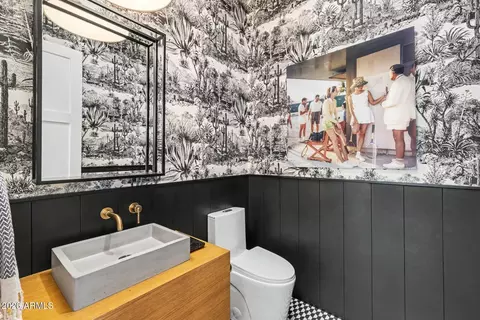 Bath - 4557 E Calle Tuberia --, Phoenix, AZ 85018 photo 6 of 7