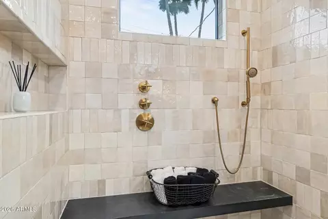 Bath - 4557 E Calle Tuberia --, Phoenix, AZ 85018 photo 2 of 7