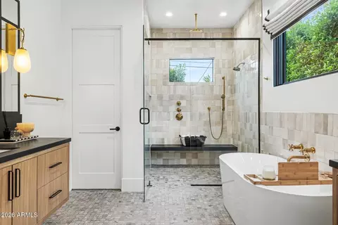Bath - 4557 E Calle Tuberia --, Phoenix, AZ 85018 photo 1 of 7