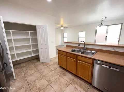 Kitchen - 5865 E Holmes Ave, Mesa, AZ 85206 photo 4 of 5