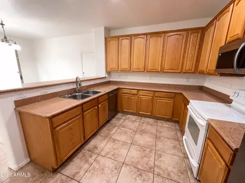Kitchen - 5865 E Holmes Ave, Mesa, AZ 85206 photo 2 of 5