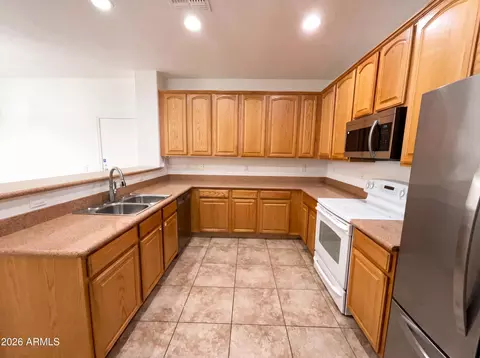 Kitchen - 5865 E Holmes Ave, Mesa, AZ 85206 photo 3 of 5